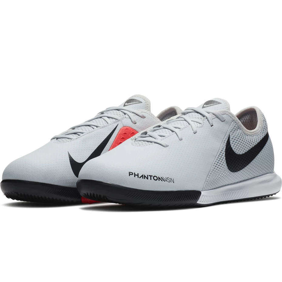 Nike JR Phantom VSN Academy IC Fußballschuhe Halle Grau Rot AR4345 060 5 Nike JR Phantom VSN Academy IC Fußballschuhe Halle Grau Rot AR4345 060 – Bild 3