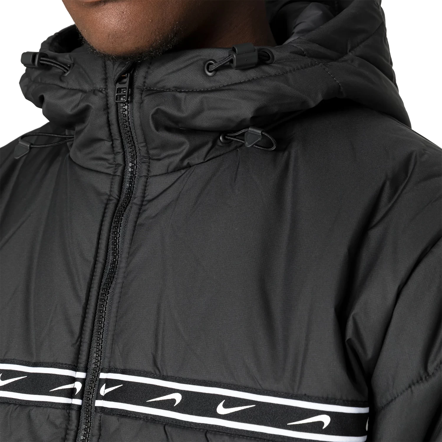 Nike Winterjacke Repeat Synthetic Fill Jacket Herrenjacke Schwarz Weiß DX2037 010 7 Nike Winterjacke Repeat Synthetic Fill Jacket Herrenjacke Schwarz Weiß DX2037 010 – Bild 5
